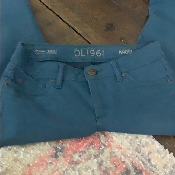 DL Jeans - Picture 3 of 5
